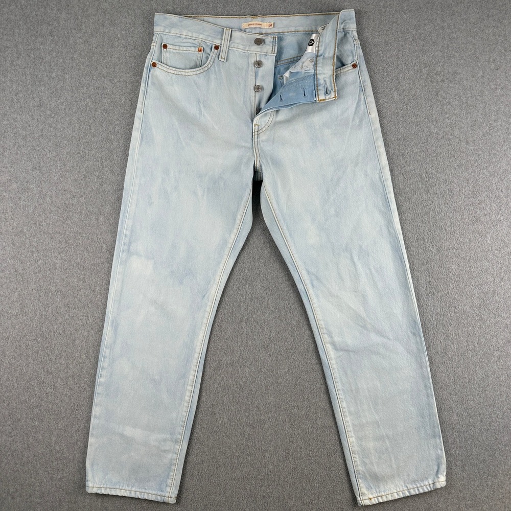 Levi's Light Wash Straight Leg Women's Jeans *RUNS SMALL* fits like a 28